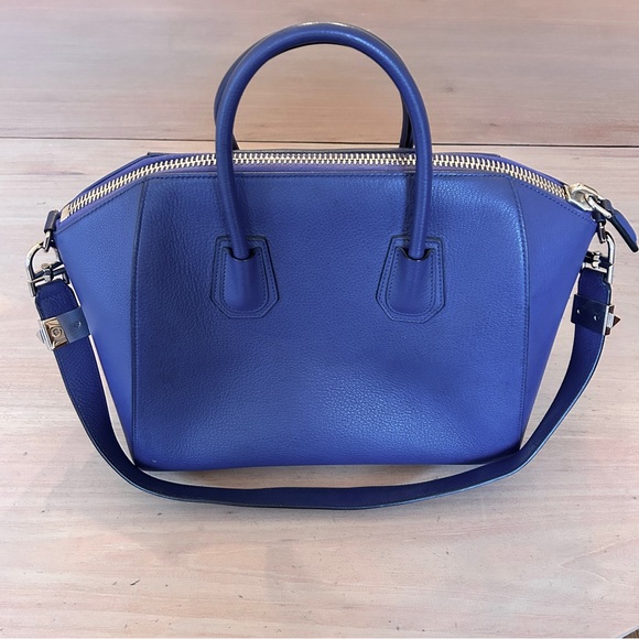 Givenchy Medium Blue Antigona - Picture 4 of 17